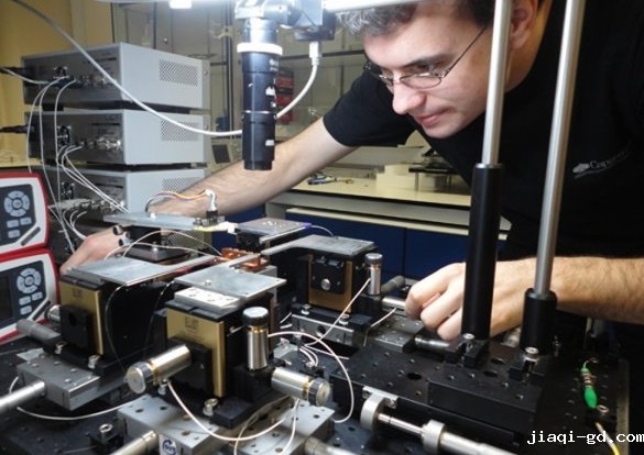 科学家研制出迄今最复杂的量子集成电路