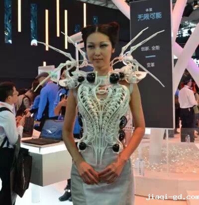 采用英特尔Edison芯片的智能蜘蛛服