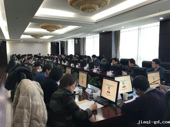 博览会办公室商讨大会进展